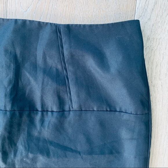 NWT Banana Republic Black Fitted Ruffle Hem Skirt Size 2 - Picture 3 of 6